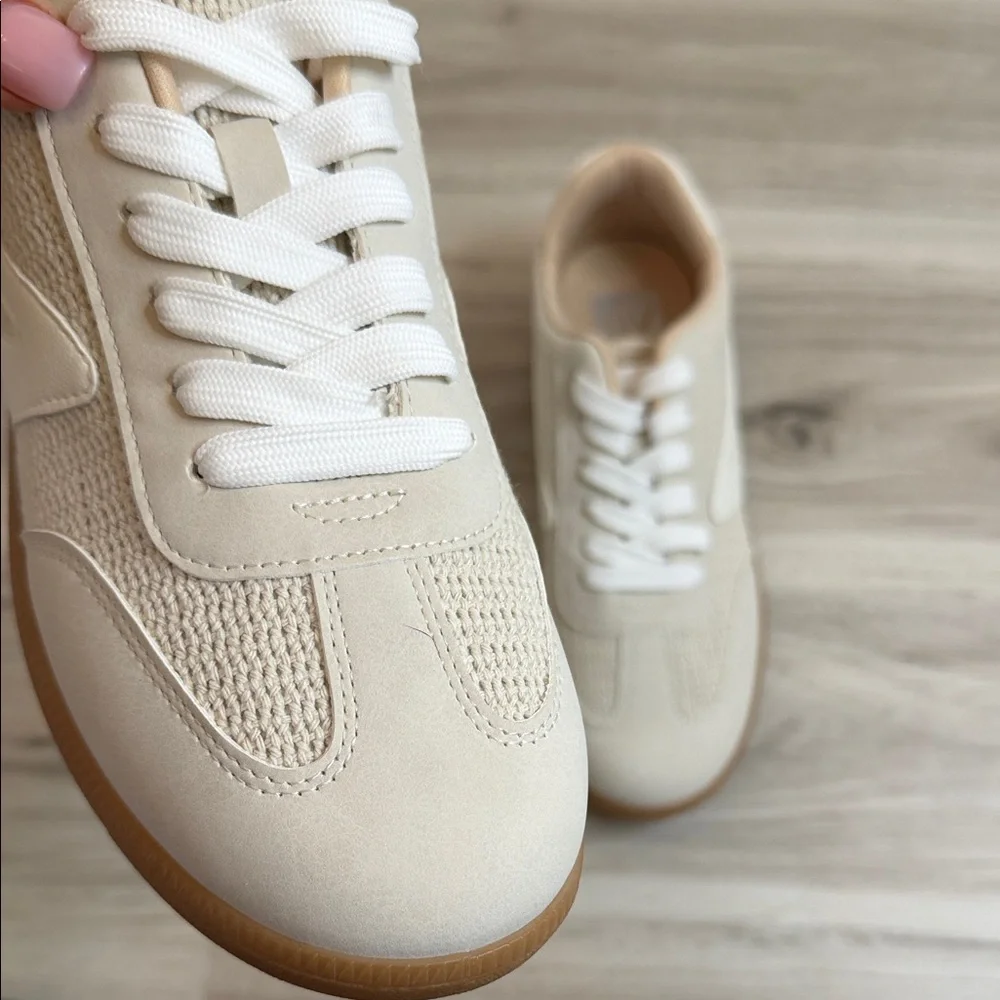 NWOT Dolce Vita Beige Casual Sneakers with White Laces Siz 8.5 Womens - Picture 10 of 16